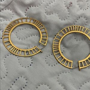 Swarovski Elegant large Gold Hoop Earrings